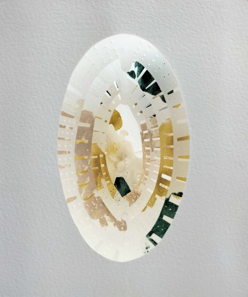OPM, Objet Poétiquement Modifié, 16 x 19 cm, papier, calque encre, 2023