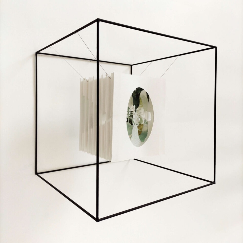 OPM, Objet Poétiquement Modifié, 16 x 19 cm, papier, calque, encre, cubes métal, 2023
