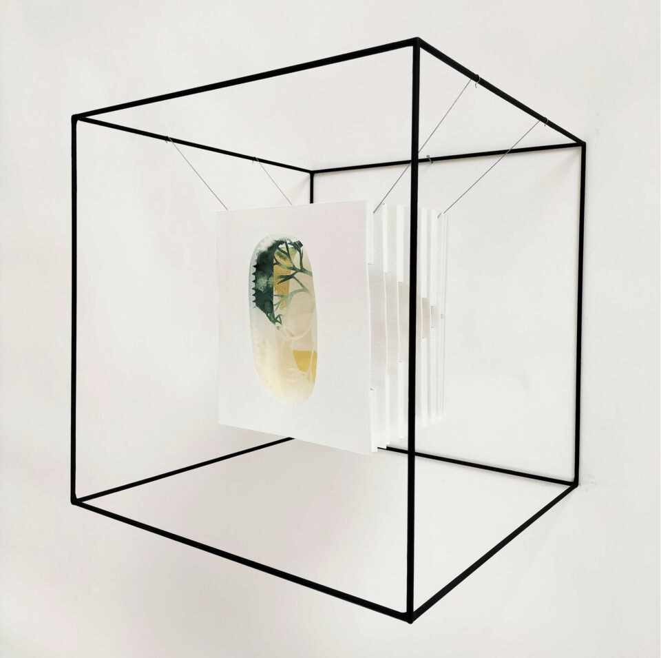 OPM, Objet Poétiquement Modifié, 16 x 19 cm, papier, calque, encre, cubes métal, 2023