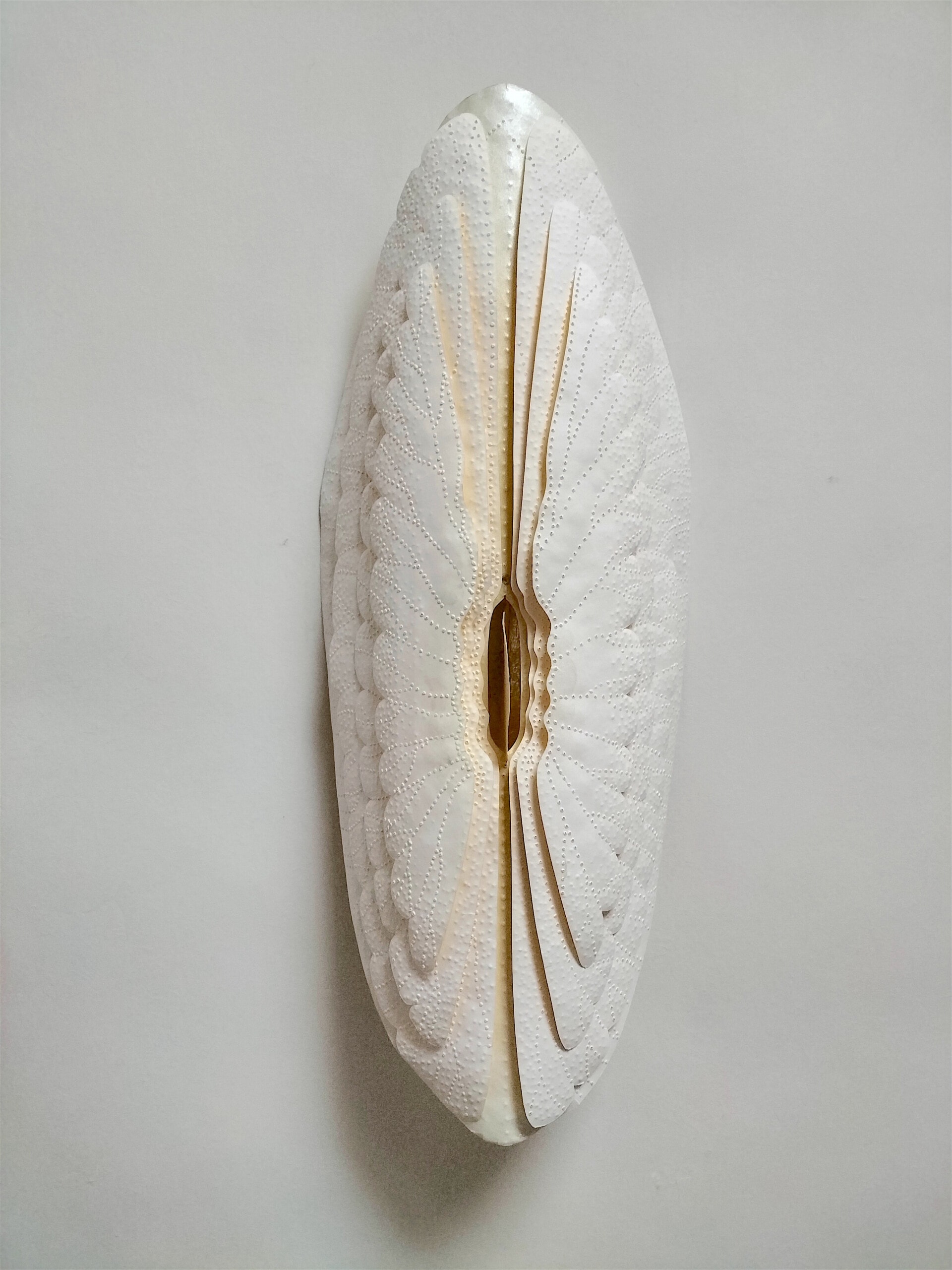 Masque blanc
18,5 x 50 cm - Papier - Encre - 2023