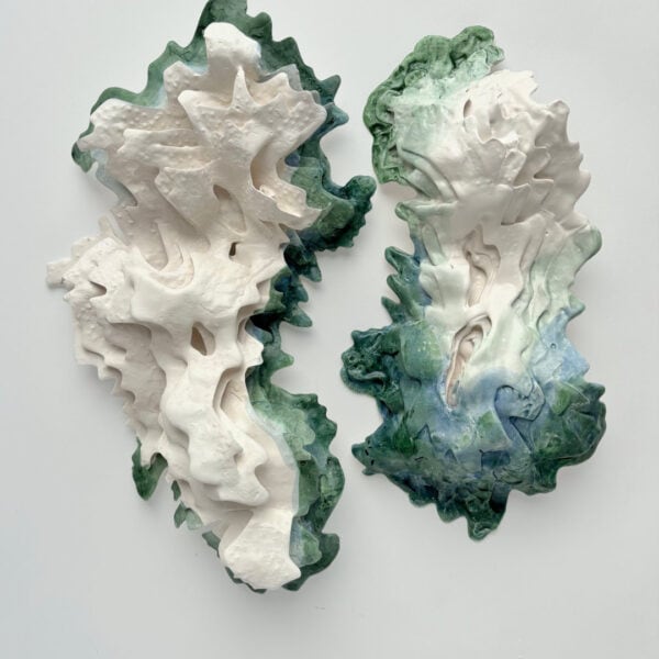Ce qui reste 34 x 36 cm 2024 Bas Reliefs Technique mixtes : papier, plâtre, encres.