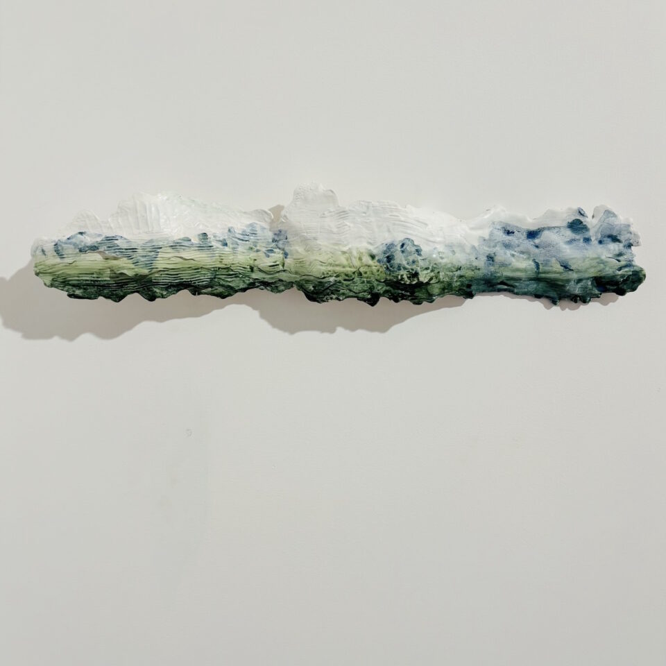 Entre la ligne et le paysage
Bas relief - Papier découpé, stuc, encre - Format 50 x 9,5 cm - 2024