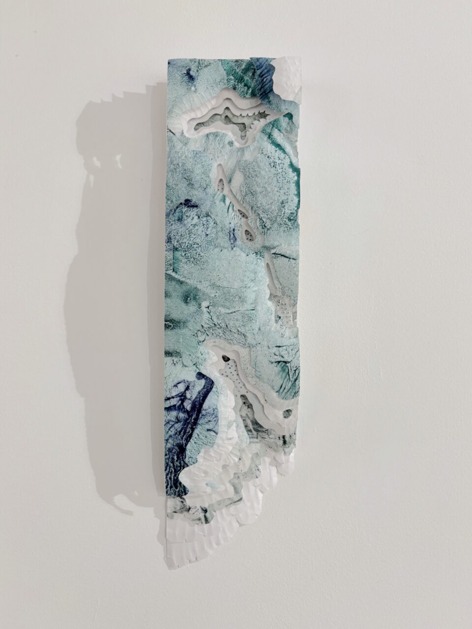 Partie de topographie - papier découpé, encre - 9 x 33,5 cm - 2024